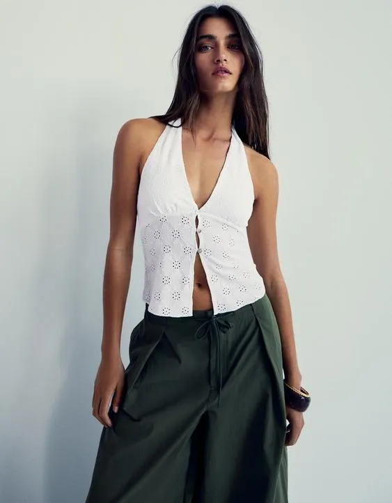 Топ с горловиной халтер на пуговицах- Заказать в России