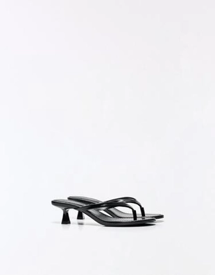 Bershka Сандалии на каблуке-стринги