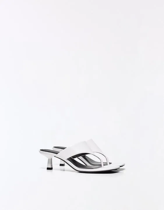 Сандалии на среднем тонком каблуке- Заказать в России