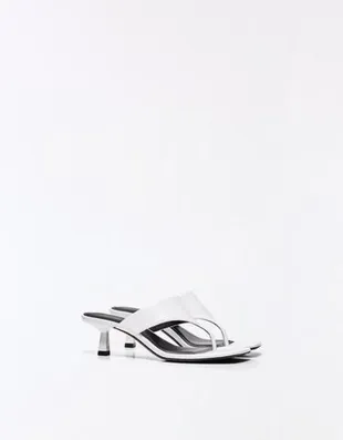 Сандалии на среднем тонком каблуке- Заказать в России