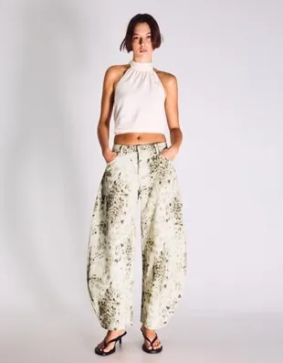 Брюки barrel с принтом- Заказать в России