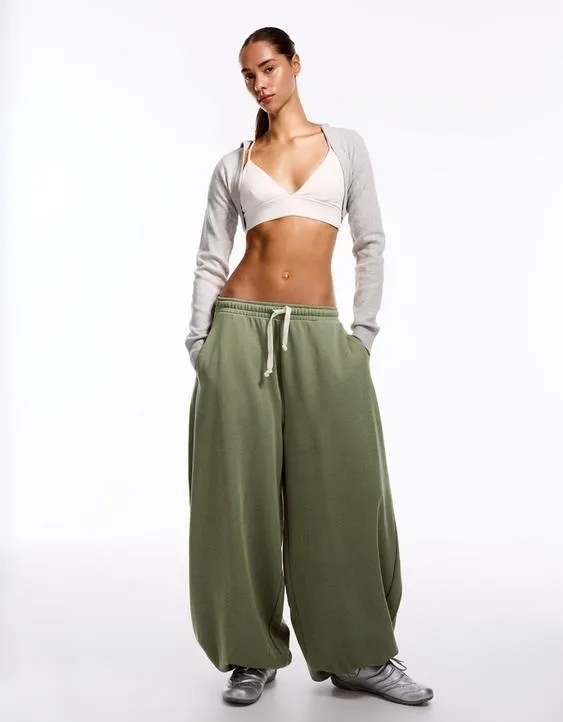 Брюки-бананы из мягкой ткани