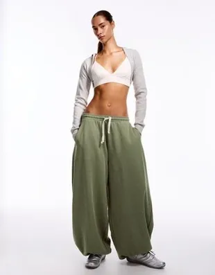 Брюки-бананы из мягкой ткани- Заказать в России