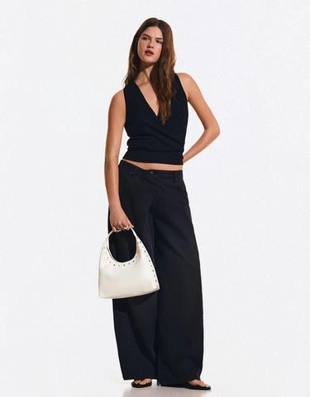 Bershka Сумка-мешок из искусственной кожи с заклепками купить с доставкой.