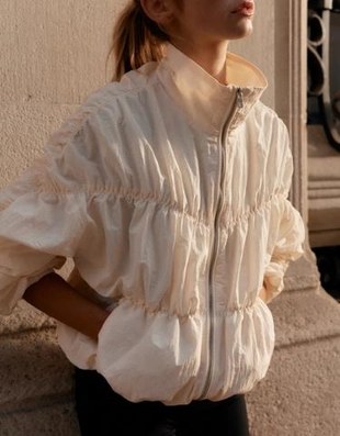 Bershka Куртка из высокотехнологичной ткани с драпировкой