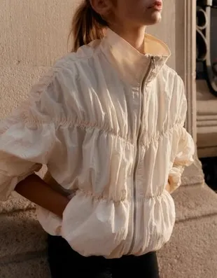 Куртка из высокотехнологичной ткани с драпировкой- Заказать в России