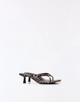 Bershka Сандалии на каблуке-стринги купить с доставкой.