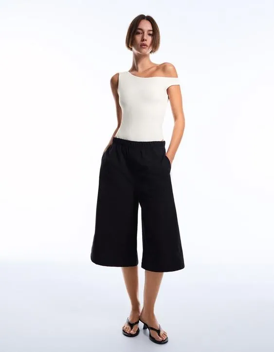 Боди асимметричного кроя с бретелью и сборками