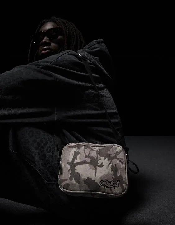 Сумка с ремнем через плечо и принтом- Заказать в России