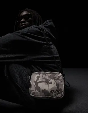 Сумка с ремнем через плечо и принтом- Заказать в России