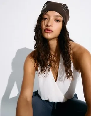 Платок-косынка с заклепками