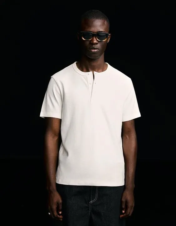 Футболка с короткими рукавами и рифленым узором