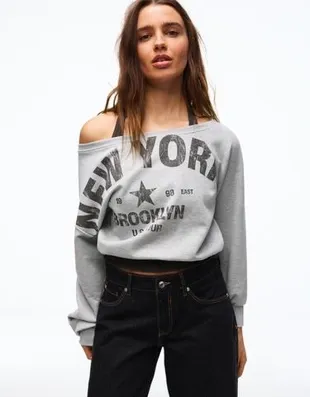 Bershka Асимметричный свитер с поясом и принтом