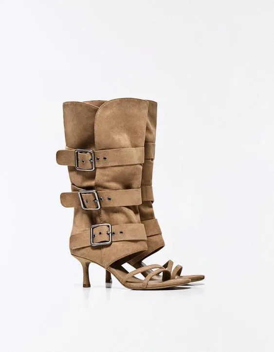 Босоножки на каблуке с широким верхом и пряжками- Заказать в России