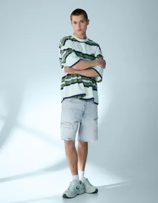 Джинсовые шорты с разрезами