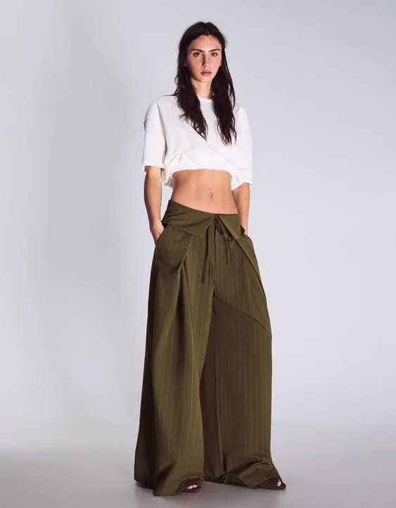 Брюки с защипами и отворотом на поясе- Заказать в России