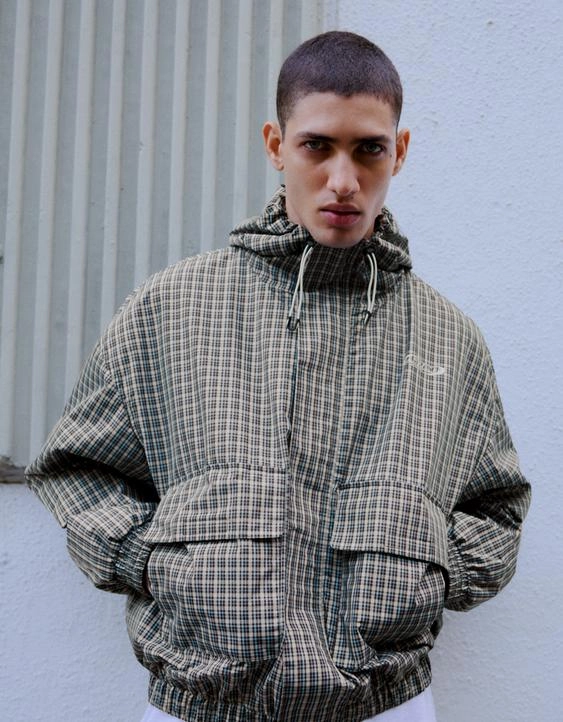 Bershka Куртка оверсайз в клетку из высокотехнологичной ткани