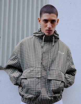 Куртка оверсайз в клетку из высокотехнологичной ткани