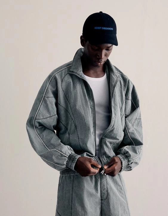 Bershka Куртка из высокотехнологичной ткани с эффектом стирки