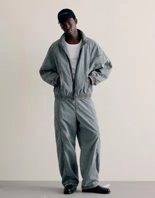 Высокотехнологичные объемные брюки свободного кроя- Заказать в России