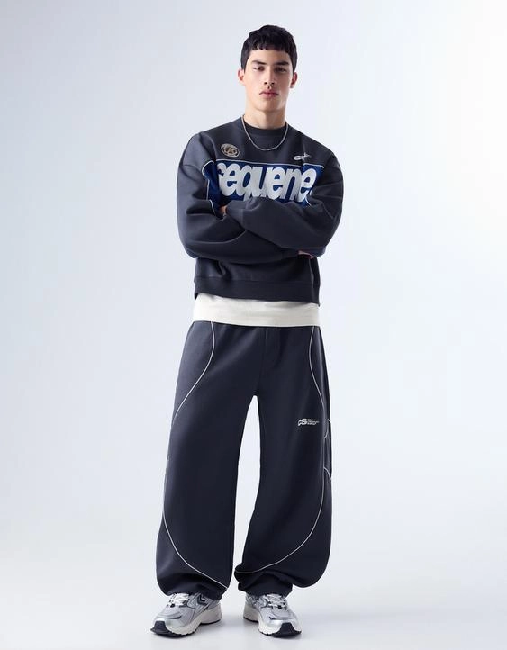 Bershka Брюки-бананы из мягкой ткани с принтом