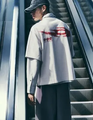 Футболка геометрического кроя Out Of Core- Заказать в России