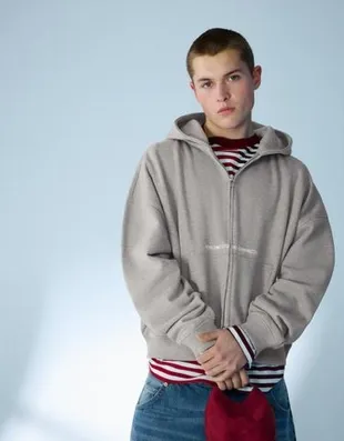 Укороченная толстовка геометрического кроя на молнии с принтом