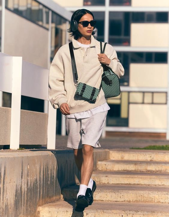 Bershka Клатч с монограммой купить с доставкой.