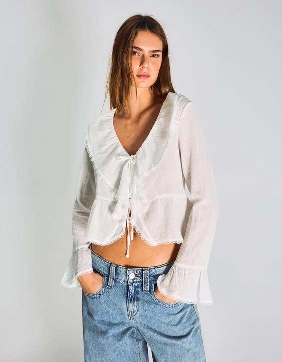 Bershka Блуза в стиле рустик с длинными рукавами и воланами