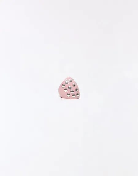 Кольцо с заклепками