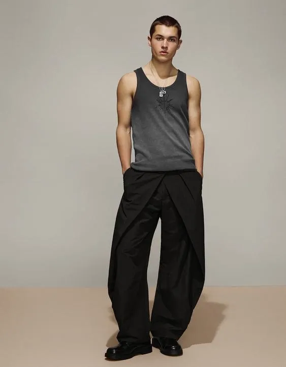 Брюки очень свободного кроя с запахом