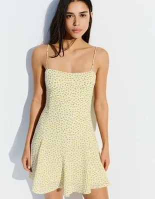 Мини-платье на бретелях с цветочным принтом