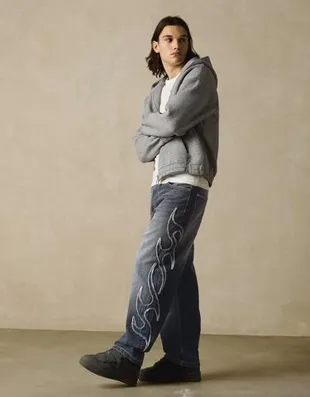 Джинсы свободного кроя с нашивками- Заказать в России