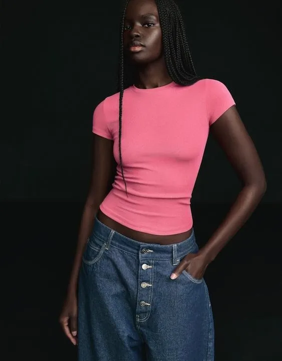 Футболка с круглым вырезом и короткими рукавами