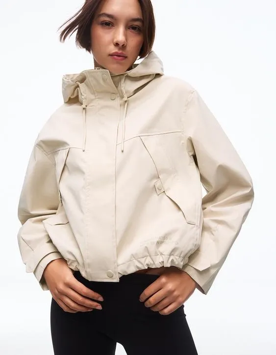 Непромокаемая куртка из высокотехнологичной ткани- Заказать в России