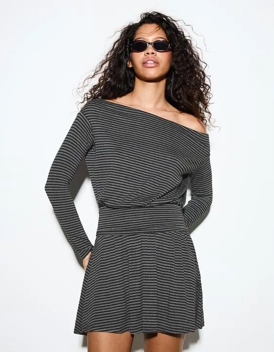 Мини-платье с длинными рукавами и поясом