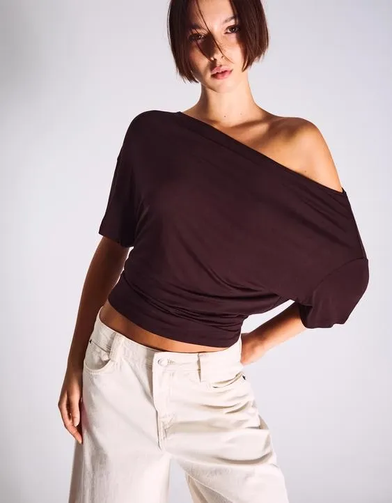 Футболка асимметричного кроя с короткими рукавами- Заказать в России