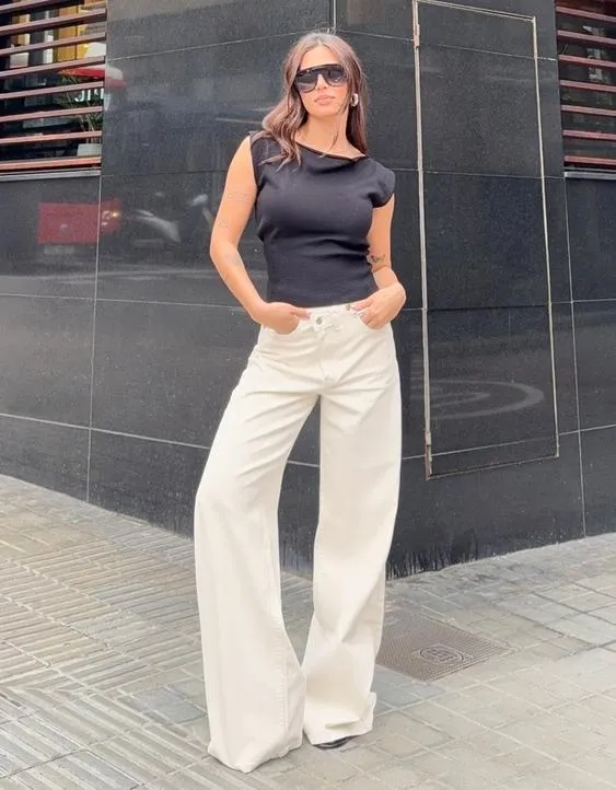 Джинсы с широкими штанинами, высокой посадкой и перекрестным поясом