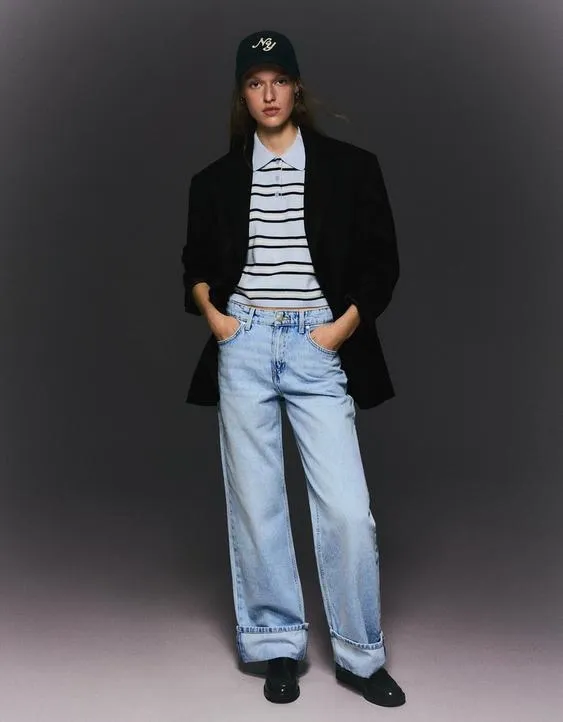 Джинсы прямого кроя с широкими штанинами и отворотами снизу- Заказать в России