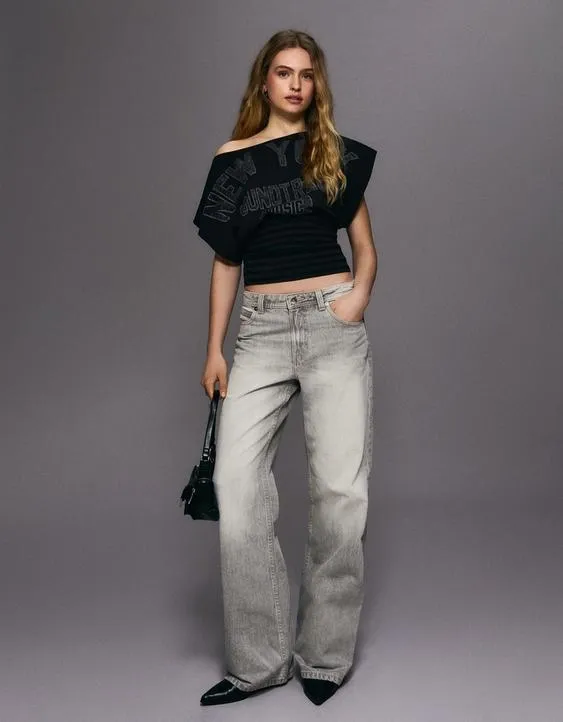 Джинсы свободного кроя со средней посадкой