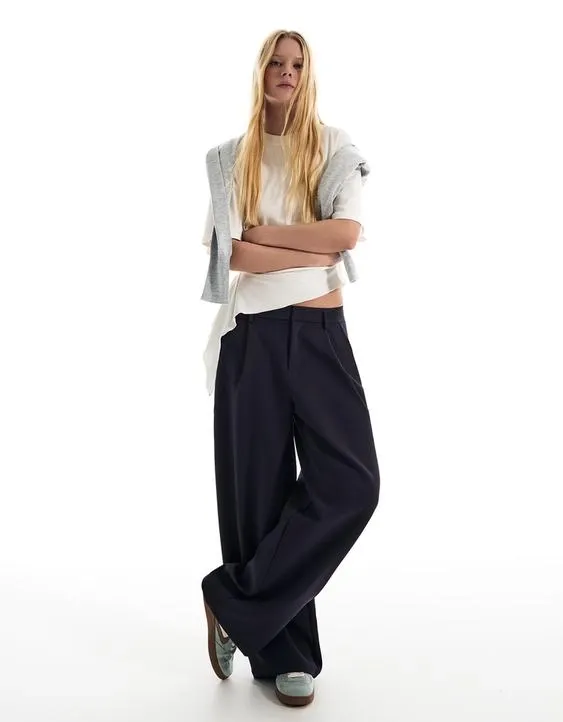 Брюки объемного кроя из двухслойной ткани- Заказать в России