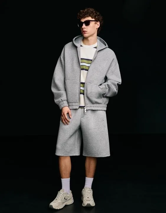 Шорты оверсайз из плотной синтетической ткани- Заказать в России