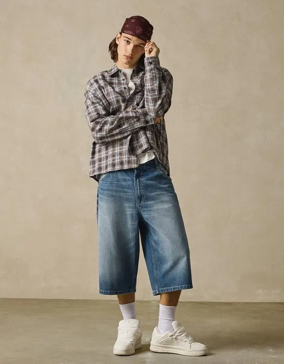 Джинсовые шорты объемного кроя