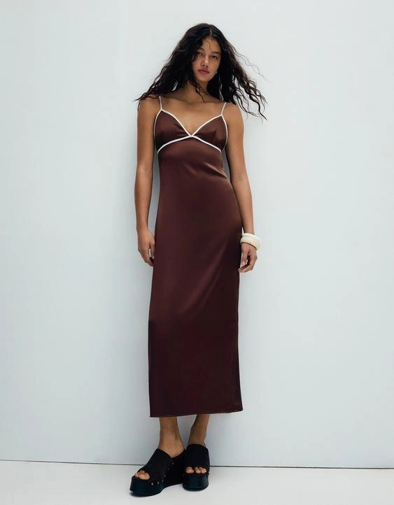 Bershka Мини-платье из сатина с контрастными деталями