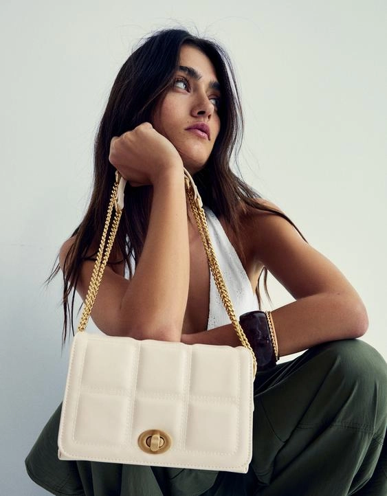 Bershka Стеганая мини-сумка из искусственной кожи купить с доставкой.