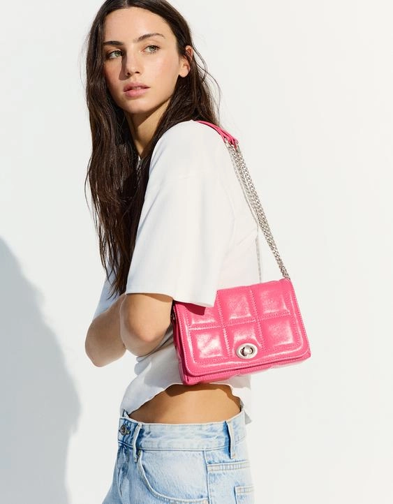 Bershka Стеганая мини-сумка из искусственной кожи купить с доставкой.