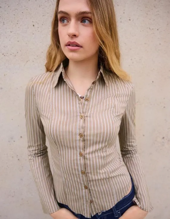 Рубашка облегающего кроя с расклешенными рукавами