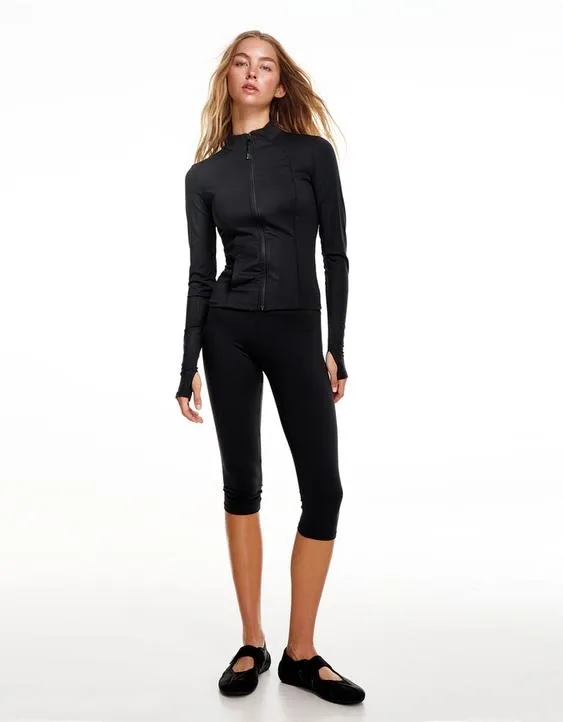 Брюки капри из высокотехнологичной ткани