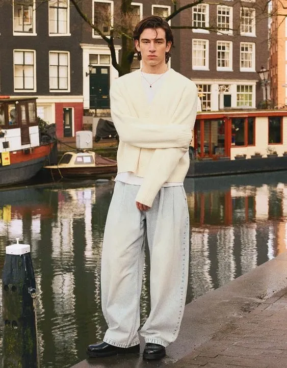 Джинсы-бананы с защипами- Заказать в России