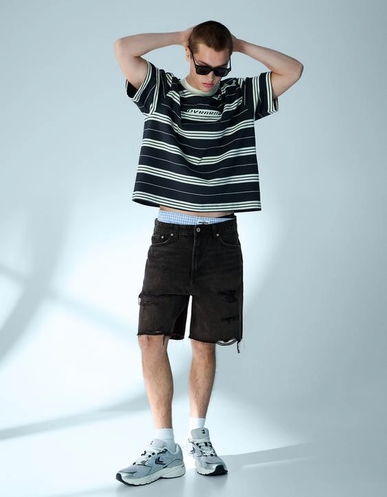 Bershka Джинсовые шорты с разрезами